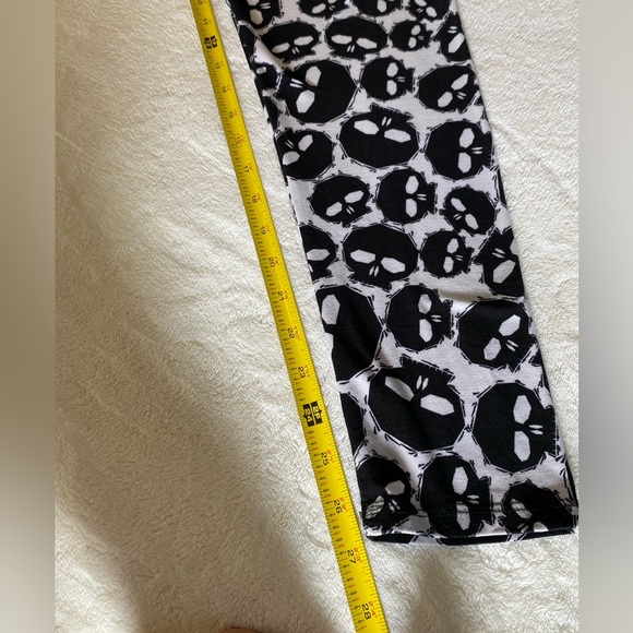 Black and white skull leggings - Picture 6 of 9